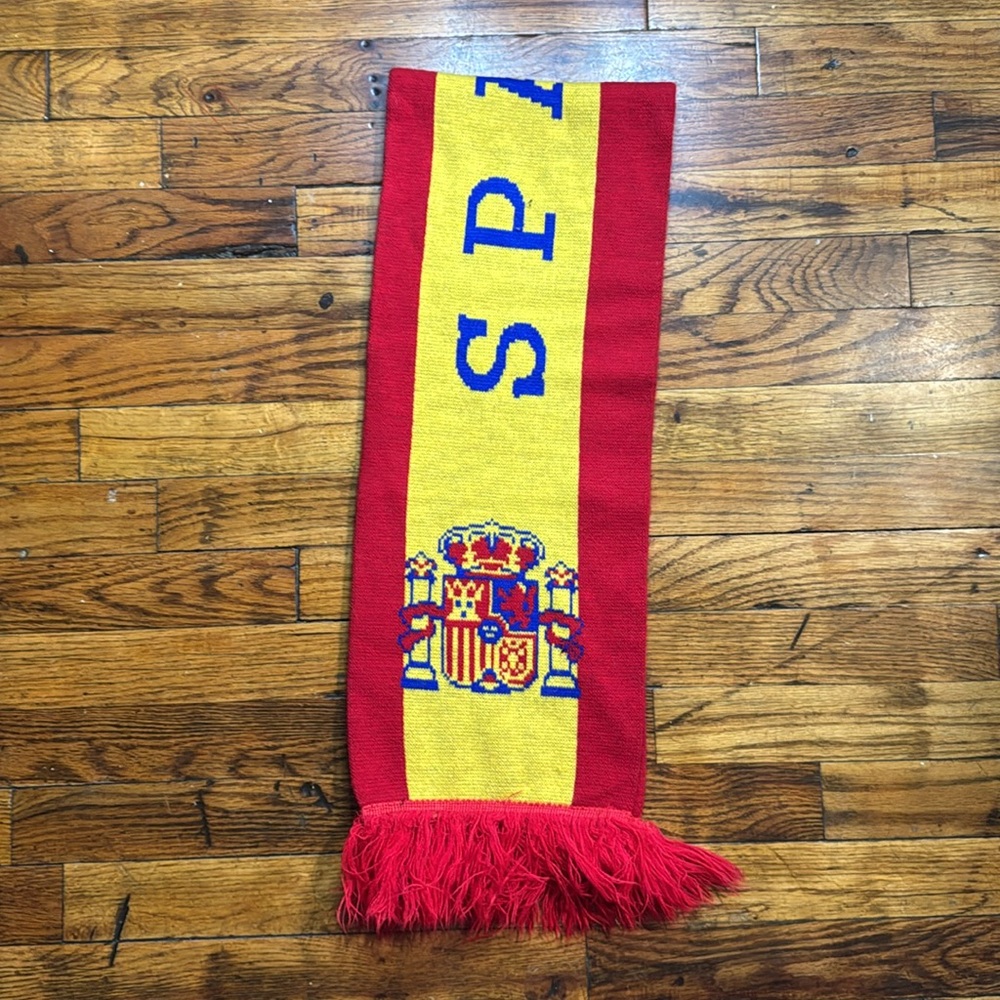 Spain Knit Soccer Fan Scarf - Picture 6 of 11